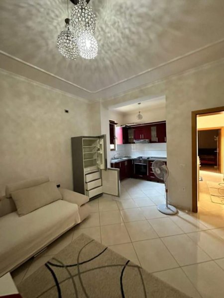Qera, 4+1 - Bulevardi i Ri (prane S.Trenit) 450 Euro