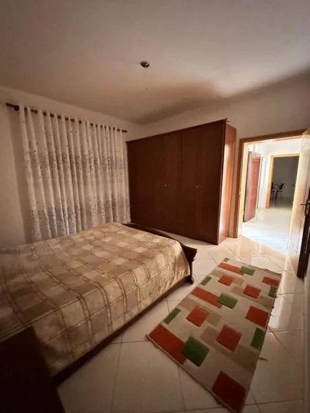 Qera, 4+1 - Bulevardi i Ri (prane S.Trenit) 450 Euro