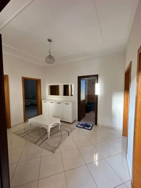 Tirane, jepet me qera apartament 3+1+BLK Kati 2, 150 m² 450 Euro (Stacioni i TRENIT)