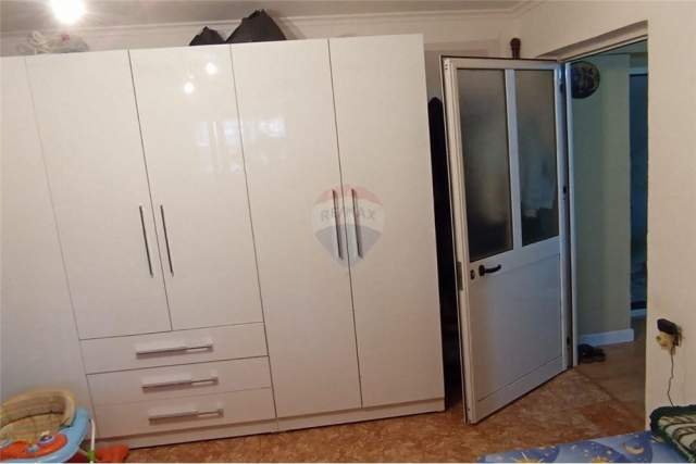 Tirane, jepet me qera apartament 1+1 Kati 3, 50 m² 350 Euro (Brryli)