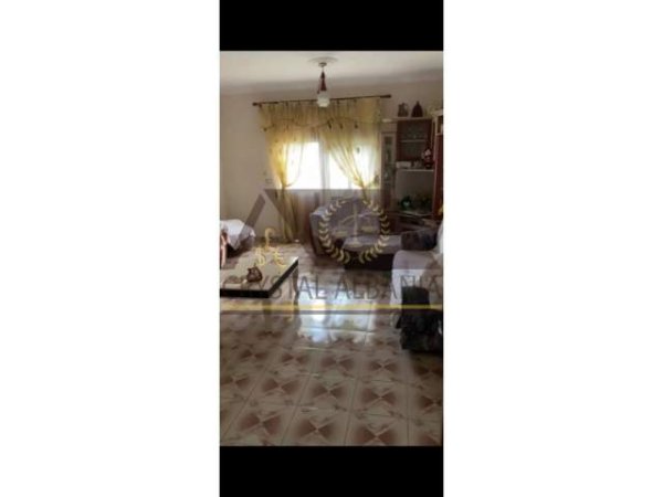 Tirane, jap me qera apartament 2+1+A Kati 2, 100 m² 300 Leke (Rruga Jordan Misja)