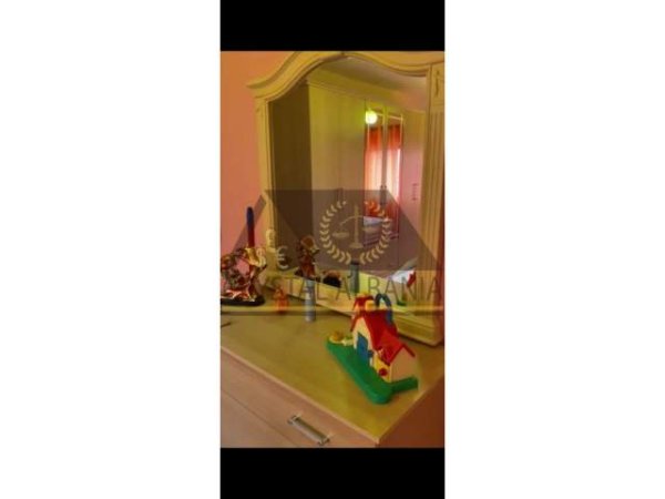 Tirane, jap me qera apartament 2+1+A Kati 2, 100 m² 300 Leke (Rruga Jordan Misja)