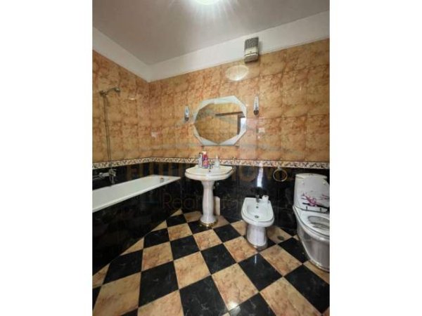 Tirane, jepet me qera apartament 3+1 Kati 3, 133 m² 1.000 Euro (Rruga e Elbasanit)