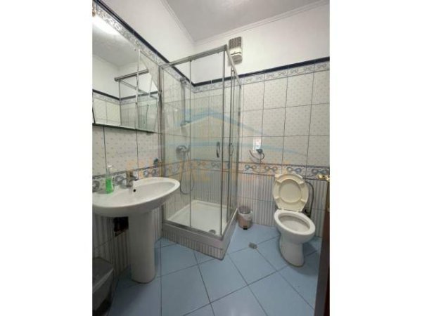 Tirane, jepet me qera apartament 3+1 Kati 3, 133 m² 1.000 Euro (Rruga e Elbasanit)