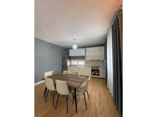 Tirane, jepet me qera apartament 2+1 Kati 2, 135 m² 850 Euro (Kopeshti Botanik prane Xhamise)