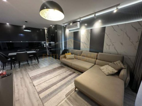 Tirane, shitet apartament 2+1 Kati 4, 111 m² 250.000 Euro (UNAZA E RE)