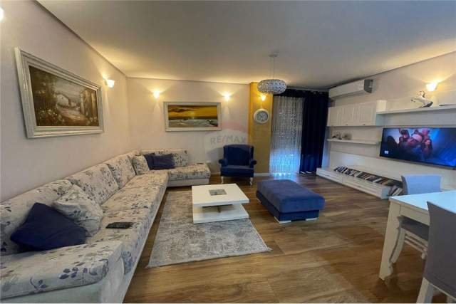 Tirane, jepet me qera apartament 2+1+BLK Kati 5, 104 m² 700 Euro (Rruga: Qemal Stafa)