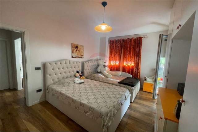 Tirane, jepet me qera apartament 2+1+BLK Kati 5, 105 m² 700 Euro (Rruga Qemal Stafa)