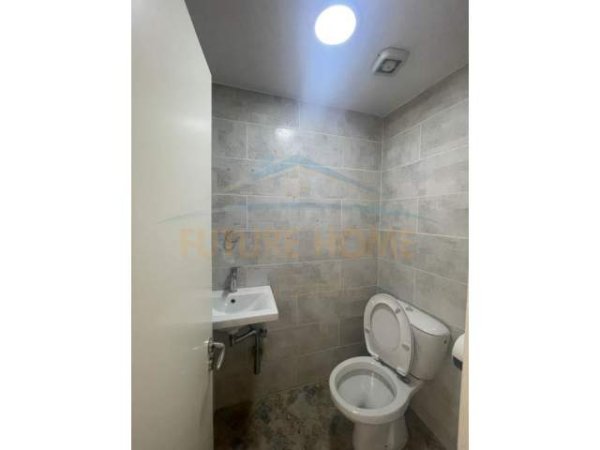 Tirane, jepet me qera ambjent biznesi Kati 3, 75 m² 800  (Sami Frasheri)