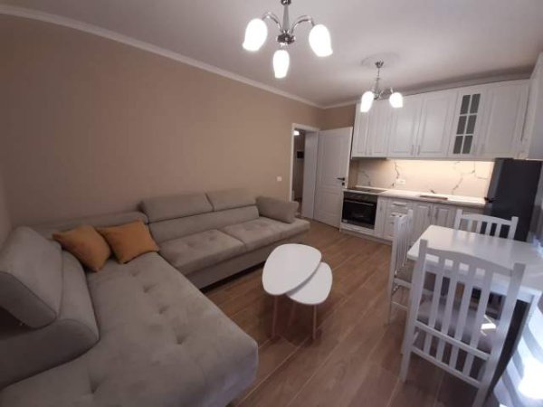 Tirane, jap me qera apartament 2+1 Kati 2, 90 m² 450 Euro (Rruga Kongresi Manastirit)