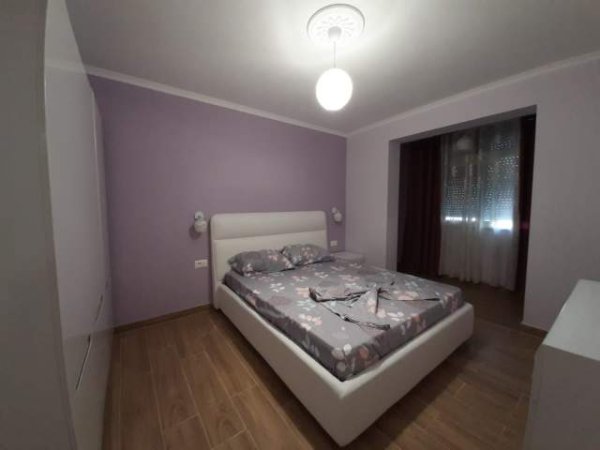 Tirane, jap me qera apartament 2+1 Kati 2, 90 m² 450 Euro (Rruga Kongresi Manastirit)