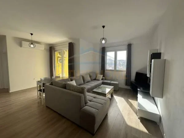 Tirane, jepet me qera apartament 2+1+BLK Kati 5, 550 Euro (yzberisht)