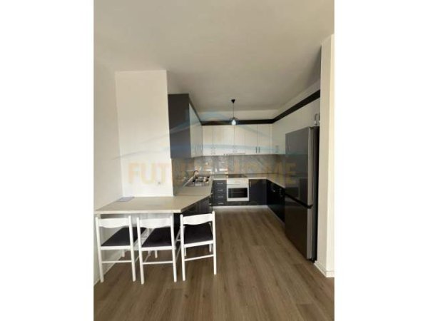 Tirane, jepet me qera apartament 2+1+BLK Kati 5, 550 Euro (yzberisht)