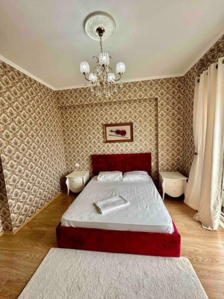 Tirane, jepet me qera apartament duplex 3+1+BLK Kati 5, 1.300 Euro (Rruga Liqeni i Thate)