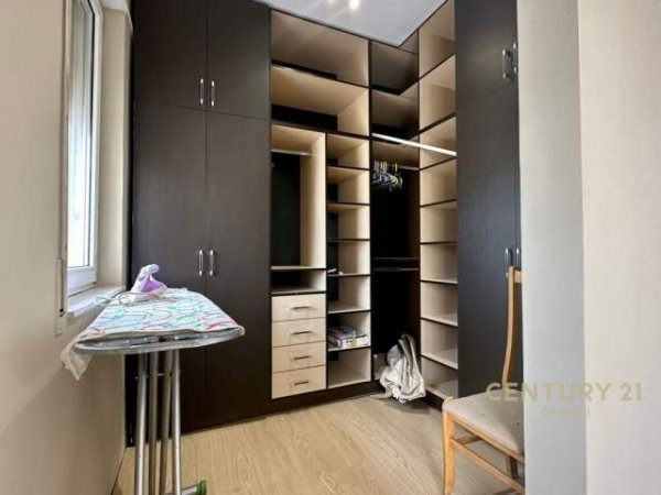 Tirane, jepet me qera apartament 2+1+A+BLK Kati 4, 115 m² 600 Euro (liqeni that)