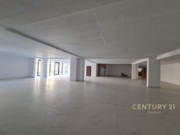 Tirane, jepet me qera ambjent biznesi Kati -1, 530 m² 25.000 Euro (rruga e dibres)