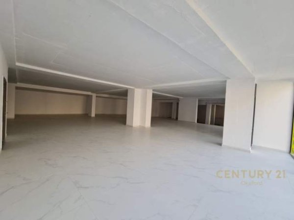 Tirane, jepet me qera ambjent biznesi Kati -1, 530 m² 25.000 Euro (rruga e dibres)