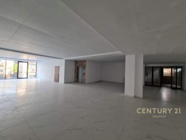 Tirane, jepet me qera ambjent biznesi Kati -1, 530 m² 25.000 Euro (rruga e dibres)