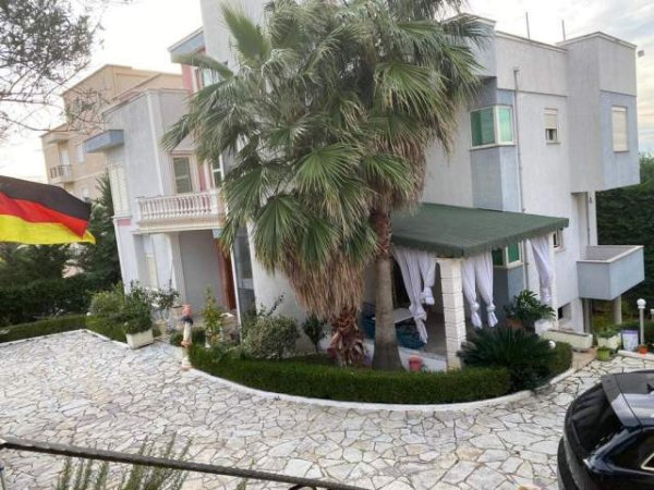 Tirane, jepet me qera Vile Dublex 550 m² 2.200 Euro