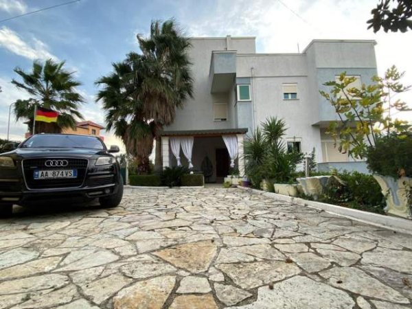 Tirane, jepet me qera Vile Dublex 550 m² 2.200 Euro