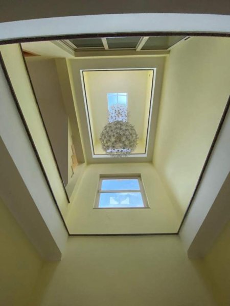 Tirane, jepet me qera Vile Dublex 550 m² 2.200 Euro