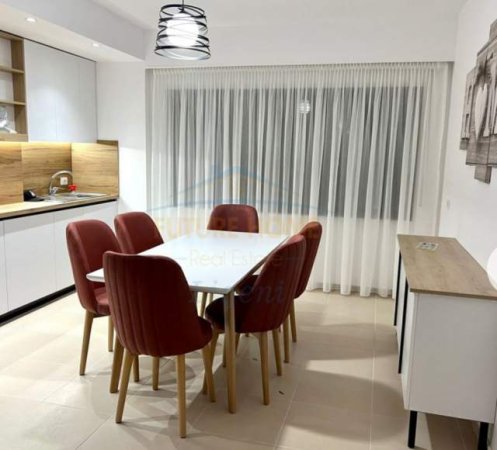 Tirane, jepet me qera apartament 3+1 Kati 1, 140 m² 900 Euro (Kodra e Diellit)