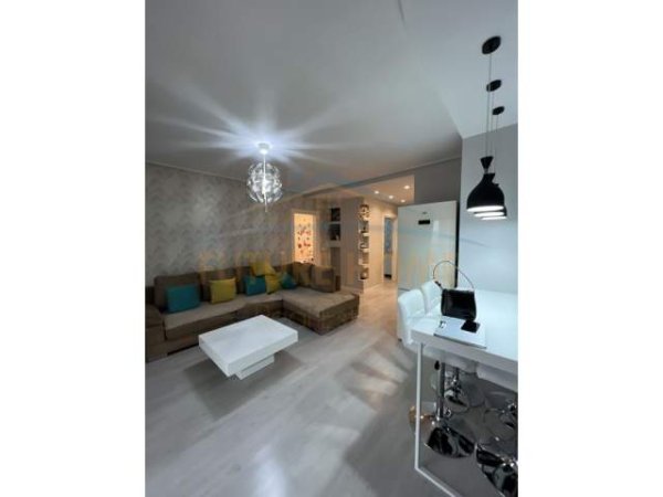 Tirane, jepet me qera apartament 2+1 Kati 7, 450 Euro (Unaza e re)