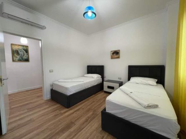 Tirane, jepet me qera apartament 2+1+BLK Kati 8, 110 m² 1.000 Euro (rruga ismail qemali)