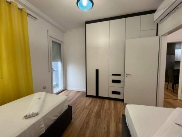 Tirane, jepet me qera apartament 2+1+BLK Kati 8, 110 m² 1.000 Euro (rruga ismail qemali)