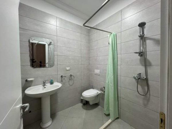 Tirane, jepet me qera apartament 2+1+BLK Kati 8, 110 m² 1.000 Euro (rruga ismail qemali)