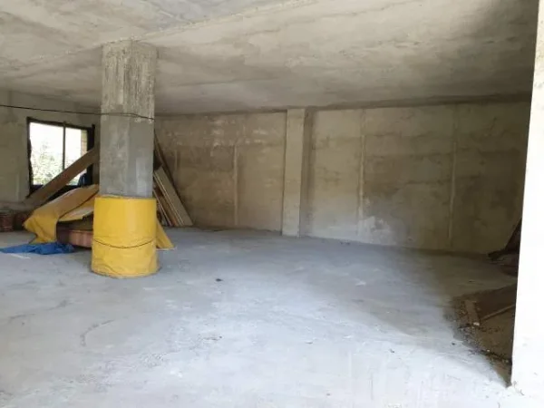 Tirane, Me Qera Ambjent-Biznesi, sip.100m²,kat±1,Qera 100'000 Leke / muaj, Ndërtes 3-kate rr.Pandeli Vangjeli, pranë ambasadës turke, zona Vilave Amerikane, 15 min nga Ura Lanës Tirane