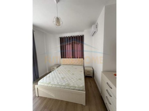 Tirane, jepet me qera apartament 2+1+BLK Kati 5, 550 Euro (yzberisht)