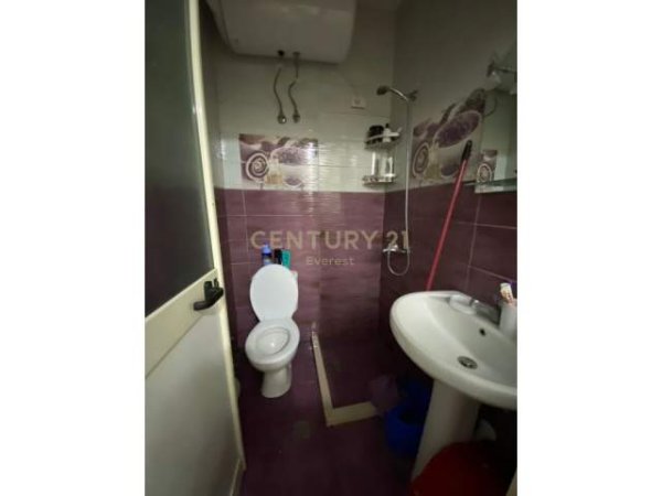 Tirane, shitet apartament 82 m² 55.000 Euro (komuna parisit)