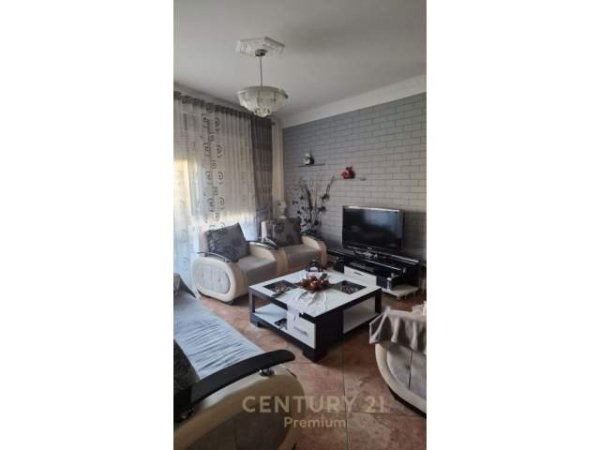 Tirane, jap me qera apartament 2+1 Kati 4, 100 m² 700 Euro (rruga elbasanit)