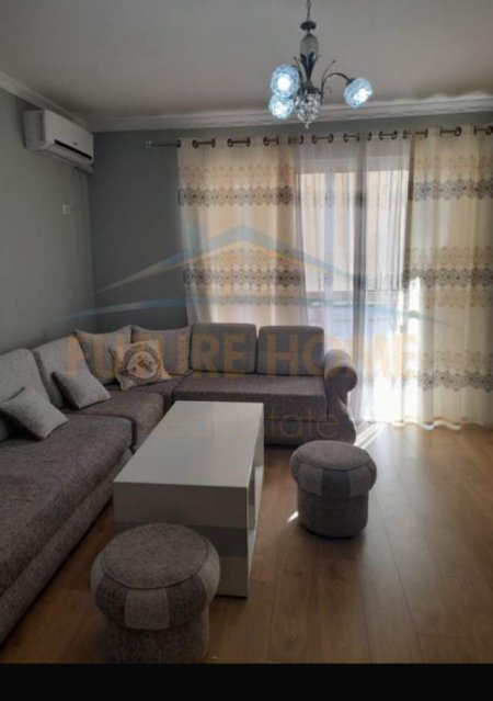 Tirane, jepet me qera apartament 2+1 Kati 8, 87 m² 480 Euro (Yzberisht)
