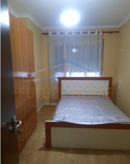 Tirane, jepet me qera apartament 2+1 Kati 8, 87 m² 480 Euro (Yzberisht)
