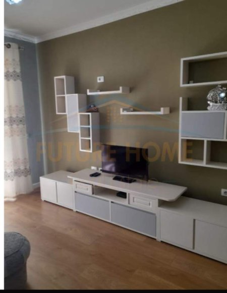 Tirane, jepet me qera apartament 2+1 Kati 8, 87 m² 480 Euro (Yzberisht)