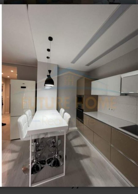 Tirane, jepet me qera apartament 2+1 Kati 7, 97 m² 450 Euro (Unaz e Re. Pran Alfa Bank)