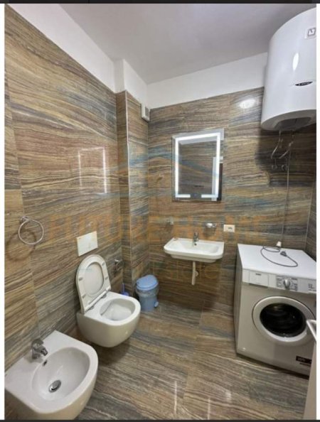 Tirane, jepet me qera apartament 2+1 Kati 5, 135 m² 550 Euro (Yzberisht, Kompleksi Grand Gallery)