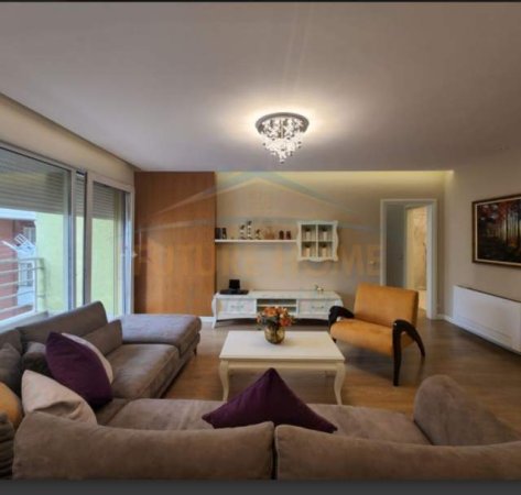 Tirane, shitet apartament 2+1 Kati 3, 118 m² 220.000 Euro (Pazar i Ri, pran shkolles se kuqe)