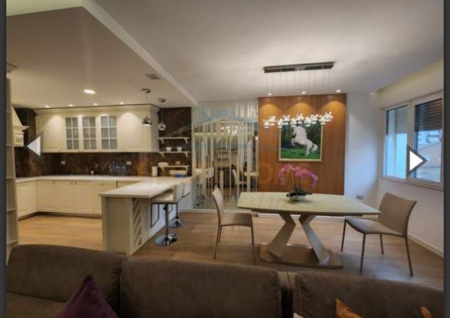Tirane, shitet apartament 2+1 Kati 3, 118 m² 220.000 Euro (Pazar i Ri, pran shkolles se kuqe)