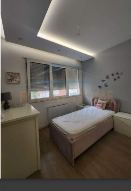 Tirane, shitet apartament 2+1 Kati 3, 118 m² 220.000 Euro (Pazar i Ri, pran shkolles se kuqe)