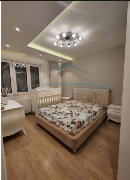 Tirane, shitet apartament 2+1 Kati 3, 118 m² 220.000 Euro (Pazar i Ri, pran shkolles se kuqe)