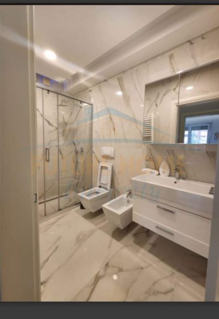 Tirane, shitet apartament 2+1 Kati 3, 118 m² 220.000 Euro (Pazar i Ri, pran shkolles se kuqe)