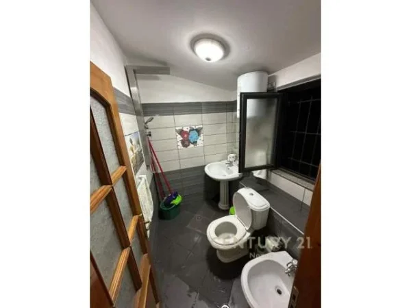 Tirane, jepet me qera apartament 2+1+BLK Kati 4, 72 m² 600 Euro (myslym shyre)