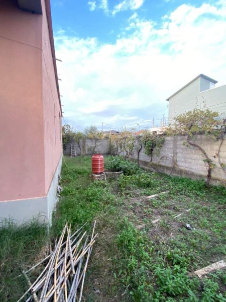 Durres, shitet shtepi 3+1 Kati 0, 300 m² 80.000 Euro (Rruga Aleksander Goga)