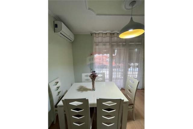 Tirane, jepet me qera apartament 2+1 Kati 4, 75 m² 450 Euro (Rruga Ferit Xhajko)