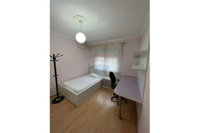 Tirane, jepet me qera apartament 2+1 Kati 4, 75 m² 450 Euro (Rruga Ferit Xhajko)