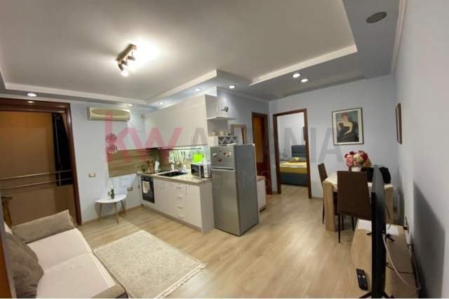 Tirane, jepet me qera apartament 1+1 Kati 6, 60 m² 550 Euro