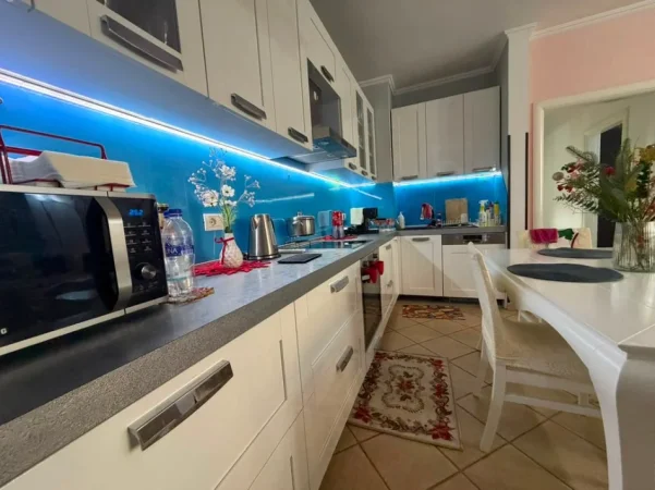 Tirane, shitet apartament 3+1 Kati 10, 137 m² 411.600 € (Rruga Sami Frashëri , Blloku)